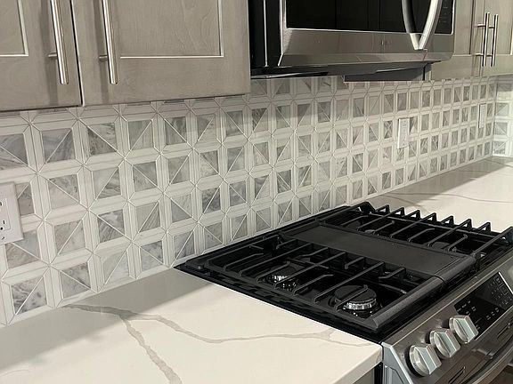 2nd image of 2220 N Franklin St #1