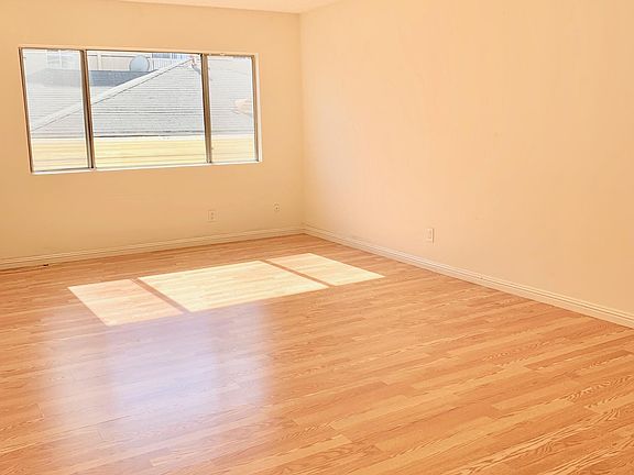 5th image of 815 S Shenandoah St APT 204