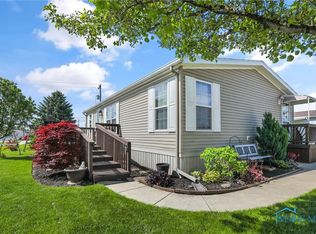 142 Woodcreek Blvd, Walbridge, OH 43465