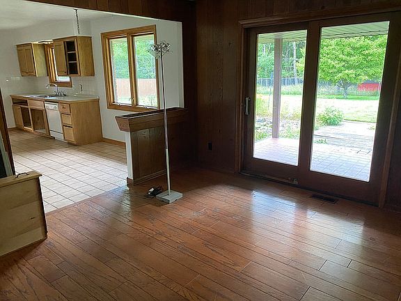 4th image of 8530 Fox Hollow Dr