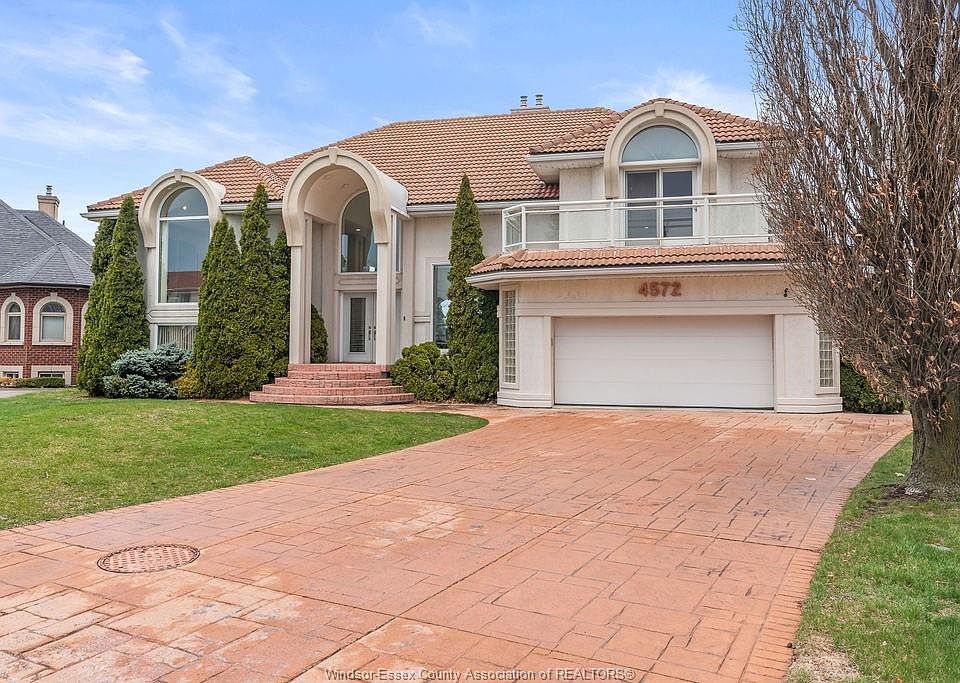 1st image of 4572 Lake Grande Ct