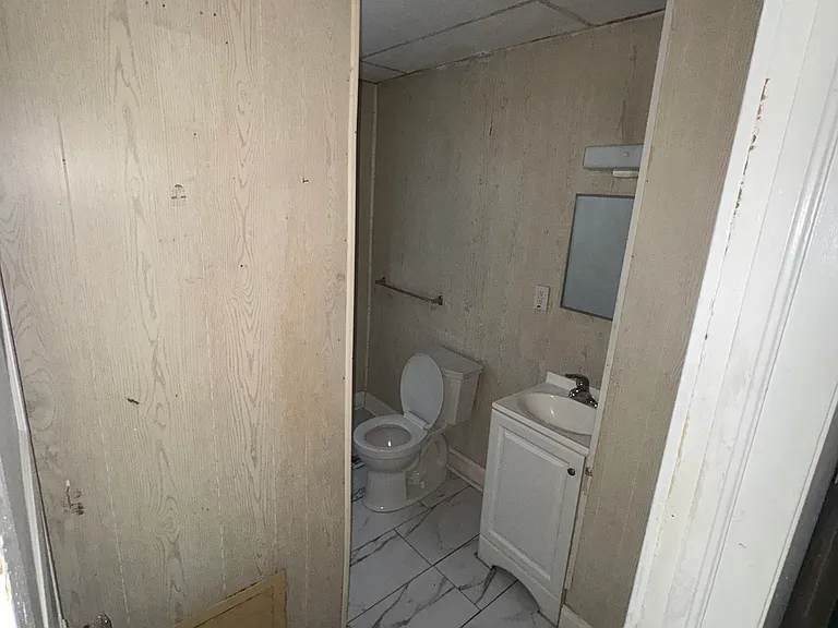 1427 E 51st St #3 — Photo 3