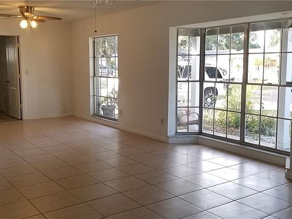 4th image of 7009 Applewood Ct