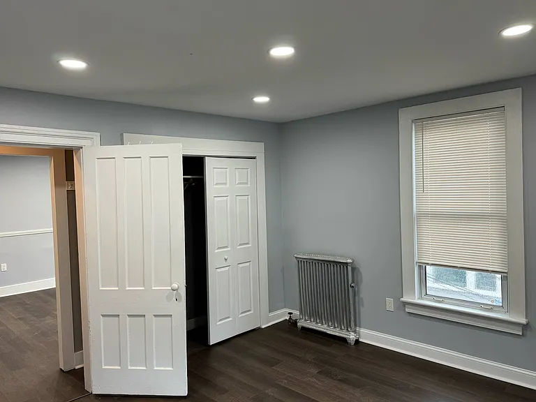 17 E 9th St #2 — Photo 8