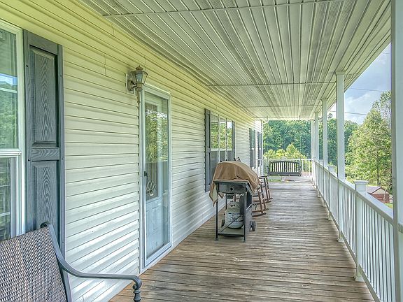 3rd image of 3931 Hannah Ln