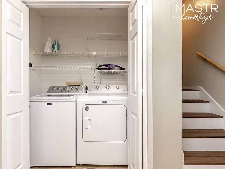136 Sussex Dr — Photo 5