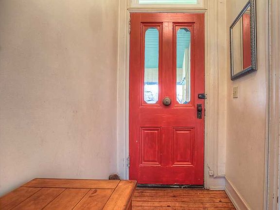 4th image of 302 SE 2nd St