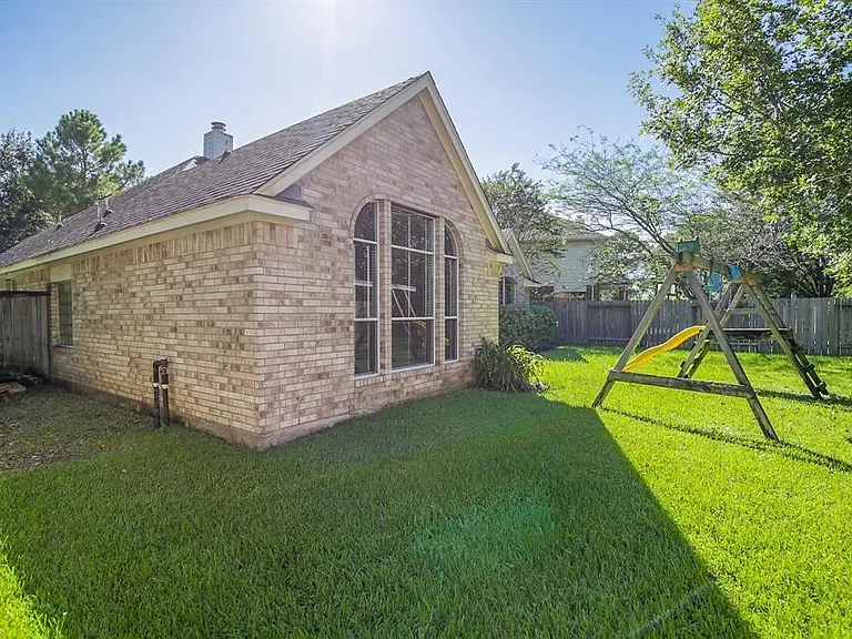 20502 Pioneer Bend Ct — Photo 32