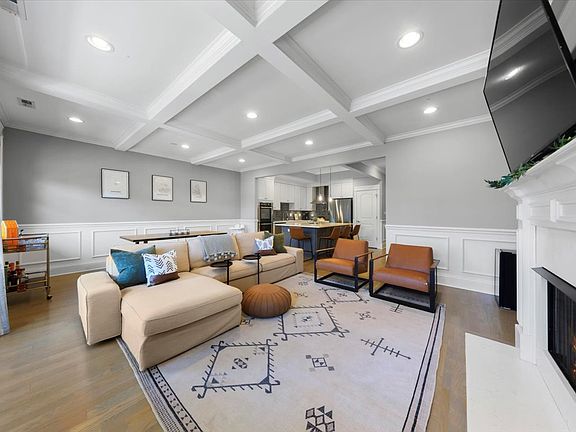 5th image of 4357 N Lincoln Ave APT 2