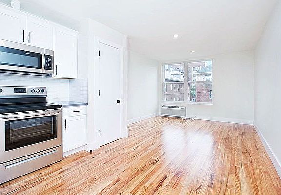 4th image of 2779 University Ave #Lb3