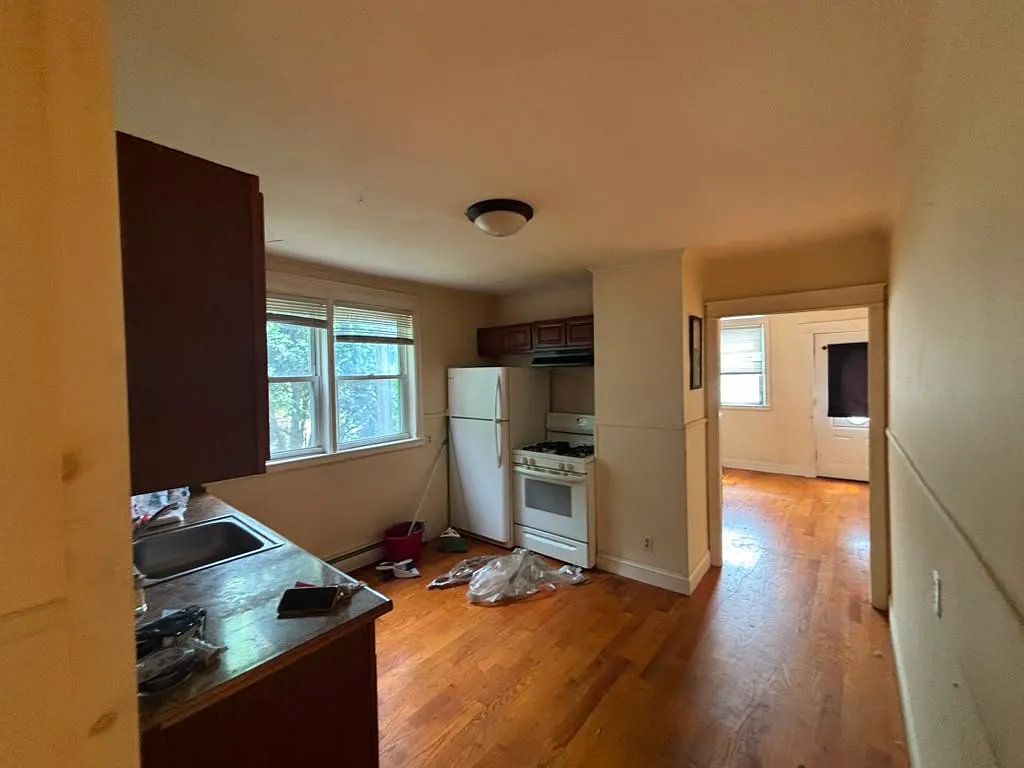 2 bed, 850 sqft, $2,300 — Photo 2