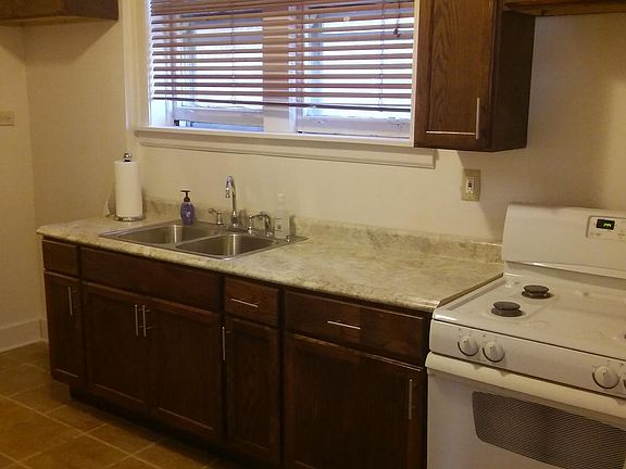 2nd image of 8932 S Blackstone Ave #1