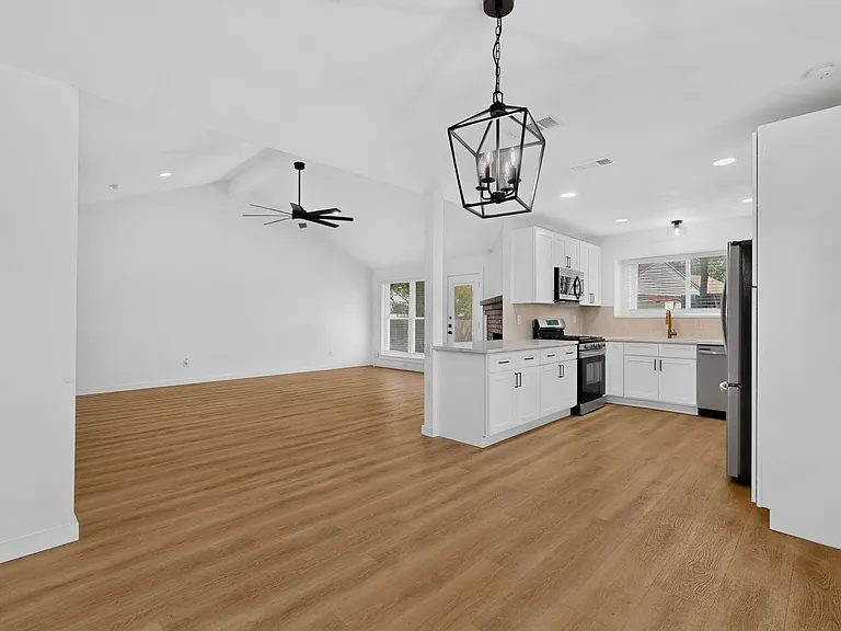 1313 Homestead St — Photo 32