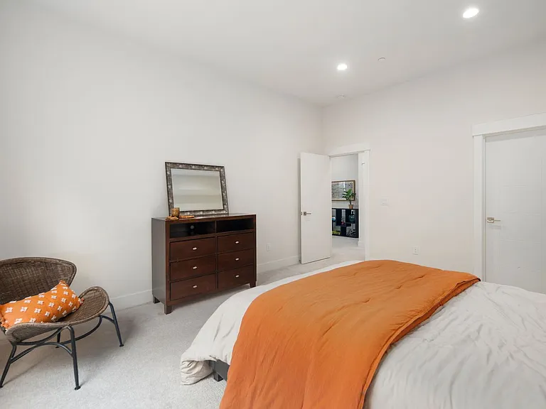 856 224th Ave NE — Photo 34