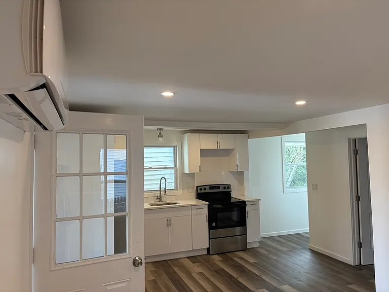 103 N Pierpont Ave — Photo 3