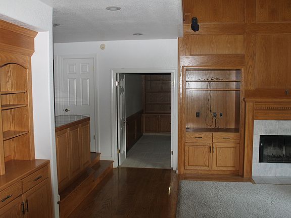 3rd image of 138 Tomlinson Dr