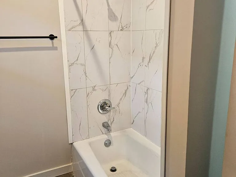 812 W Pershing St — Photo 15