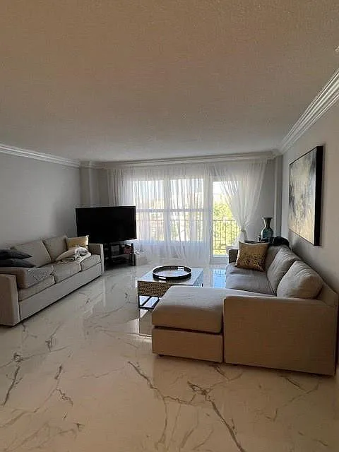 1 bed, 1.5 bath, 890 sqft, $3,000 — Photo 4