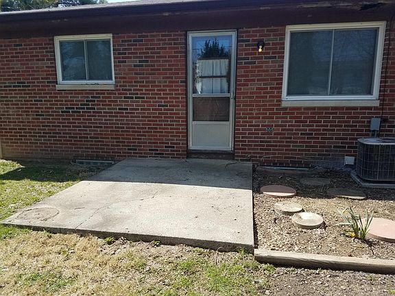 4th image of 4764 Moreland Dr W