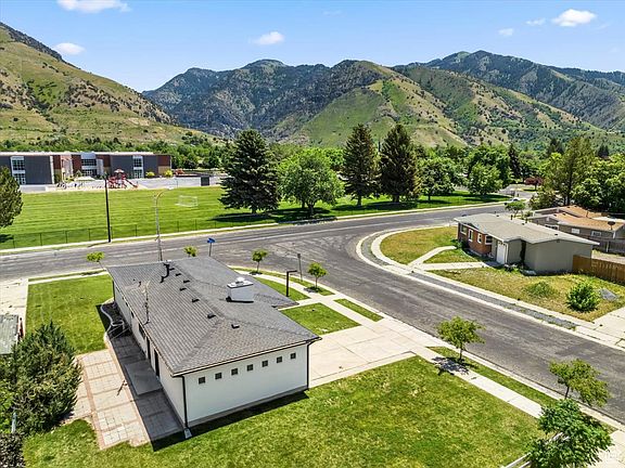 2nd image of 1393 Davis Ave