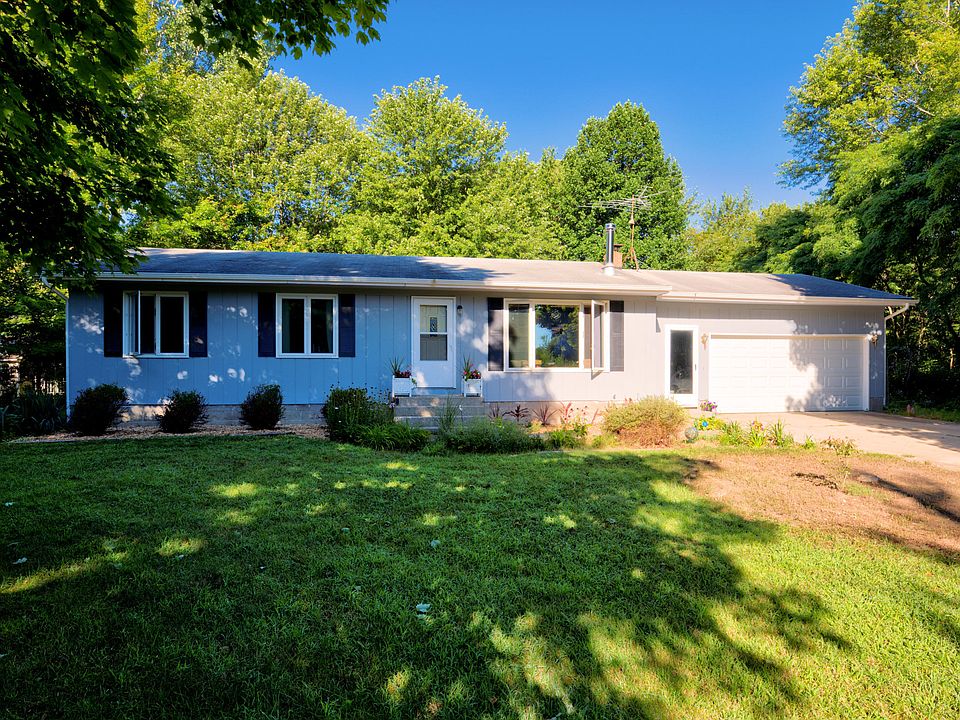 1st image of 996 Orchard Ave