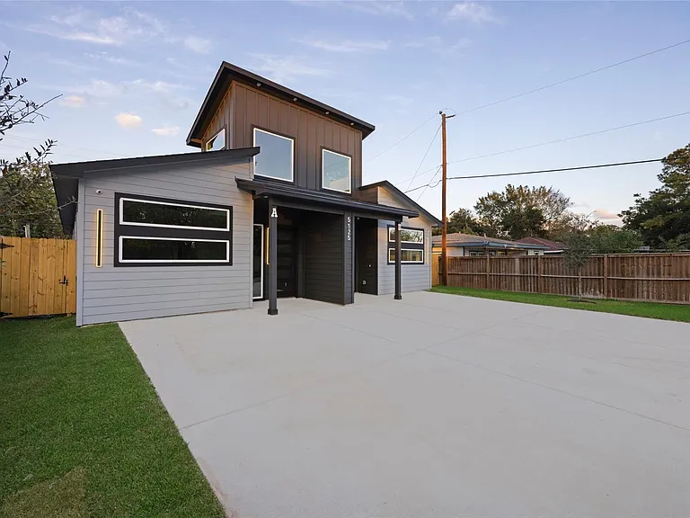 5125 Doolittle Blvd — Photo 1