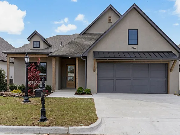 1226 N 71st Pl, Broken Arrow, OK 74014
