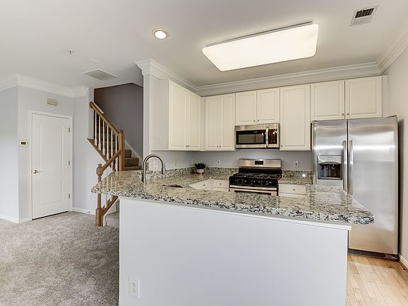 5th image of 1734 Kingsgate Ct Unit 303