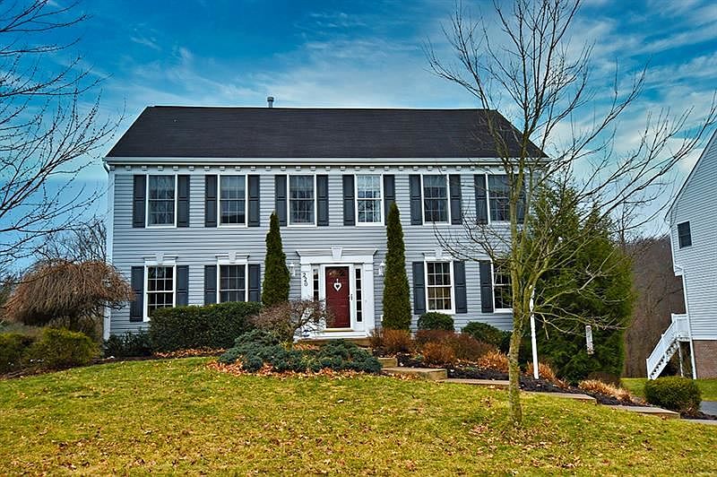 1st image of 220 Crimson Dr
