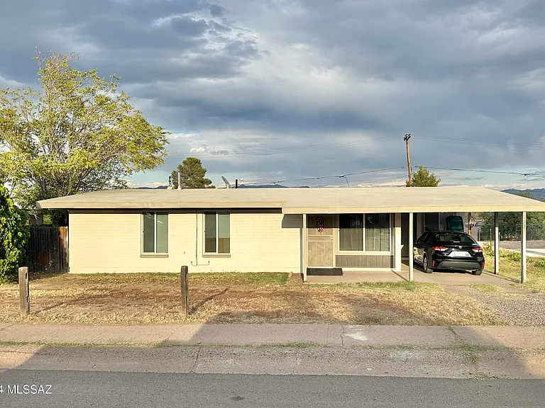 227 S Avenue B — Photo 1