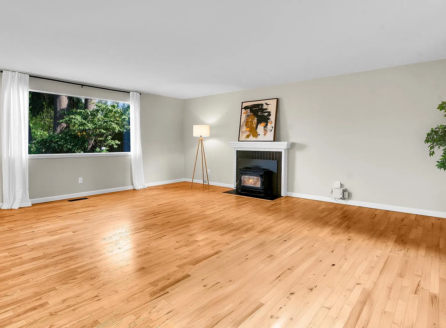 4 bed, 1.5 bath, 2180 sqft, $5,250 — Photo 3