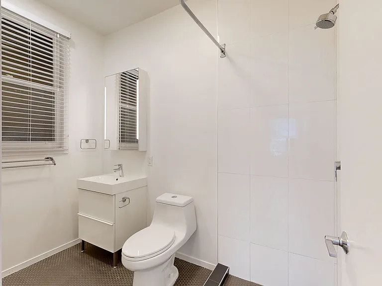 1575 Sacramento St #1 — Photo 5