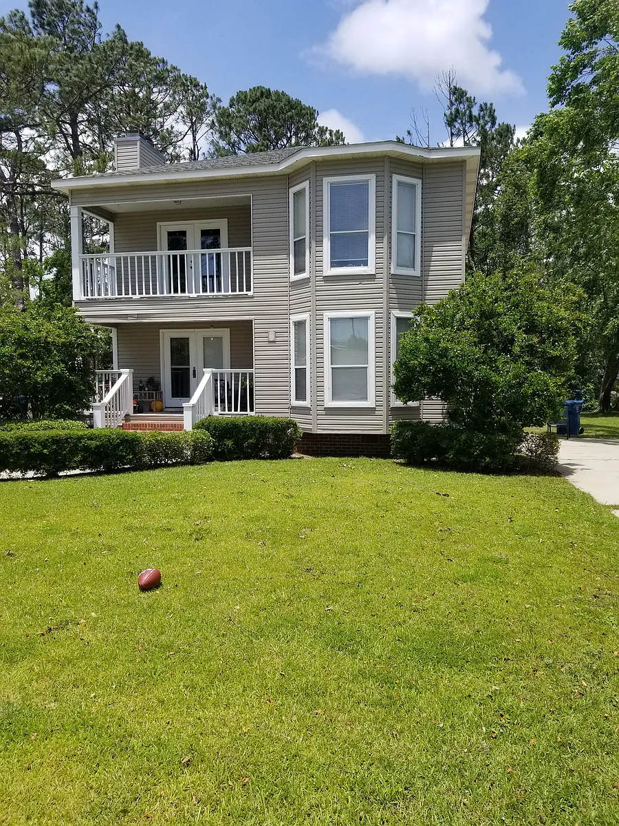 Building Photo - 24813 Wolf Bay Ave #B