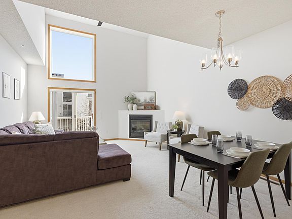 3rd image of 3762 Abercrombie Ln
