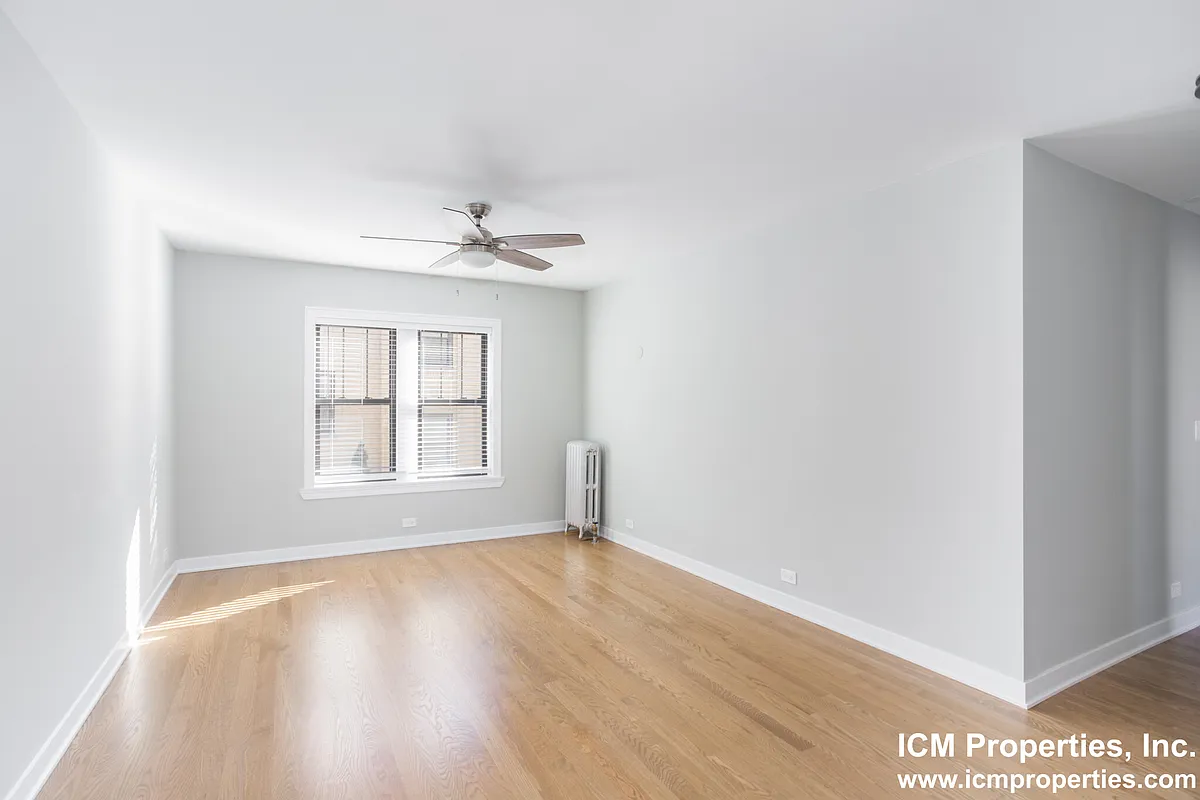 Building Photo - 4614 N Winchester Ave #3