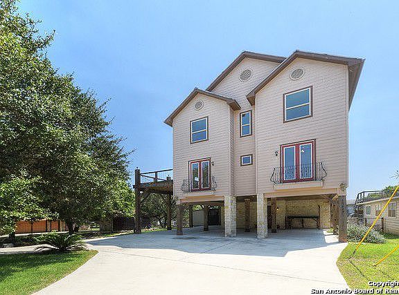 2nd image of 628 Country Lane Dr