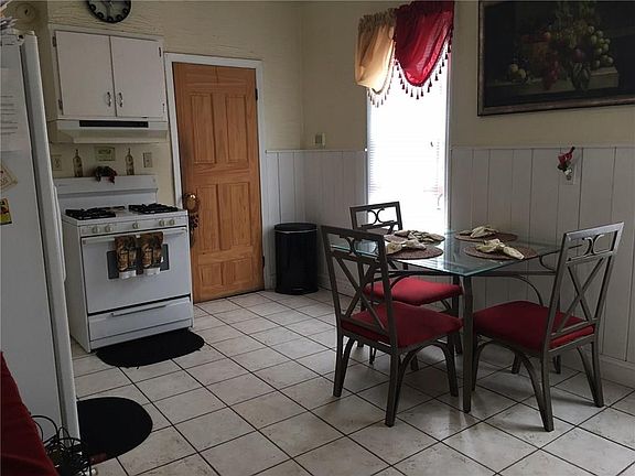 5th image of 174 Peck Ave