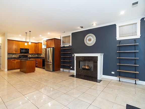 3rd image of 6454 N Sacramento Ave #G