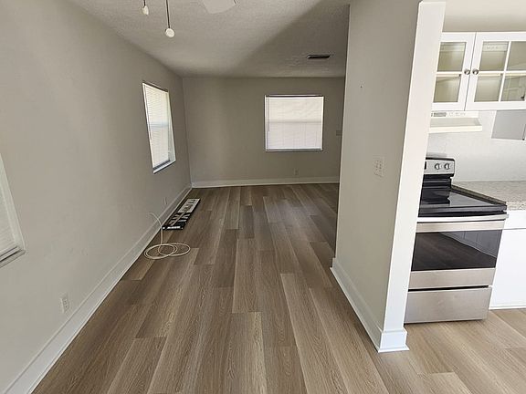 4th image of 3033 NE 3rd Ave