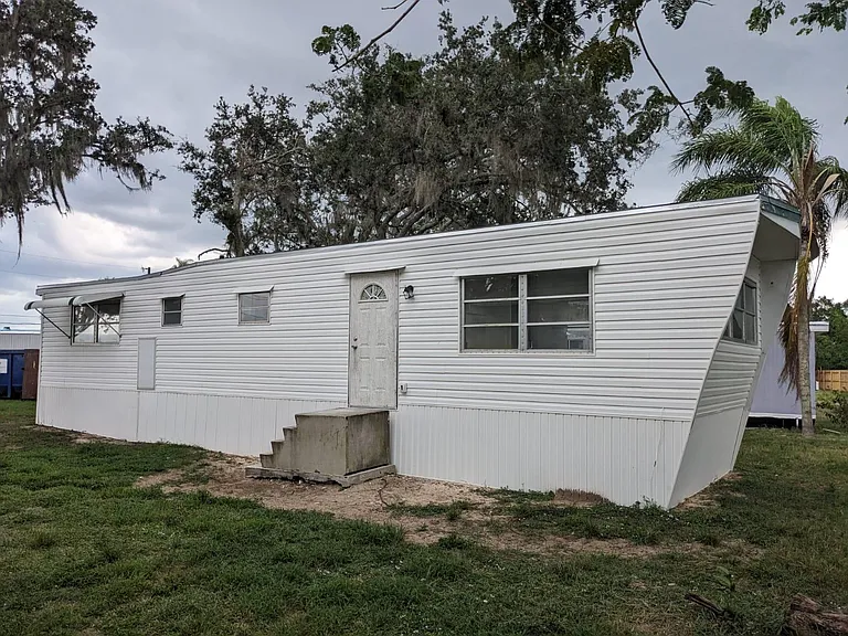 120 Darley Ln — Photo 1