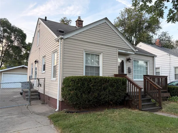 524 Manatee Ave, Hazel Park, MI 48030