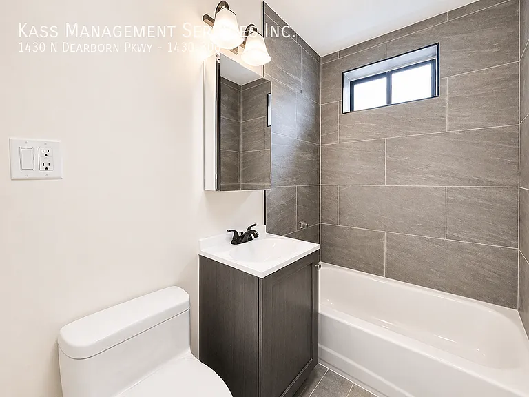 1430 N Dearborn Pkwy — Photo 86