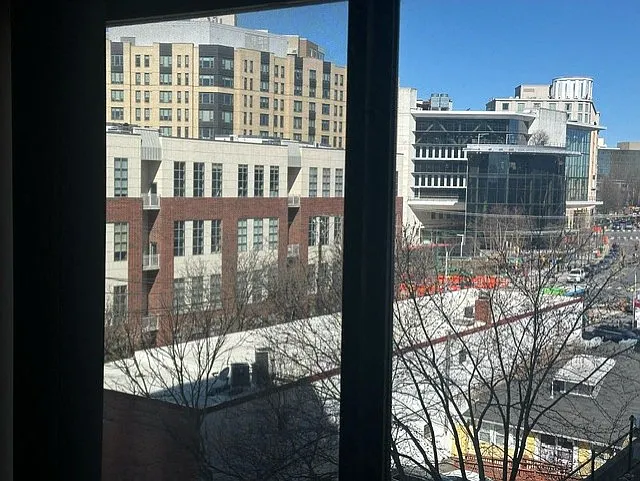 Silver Spring Towers — Photo 125