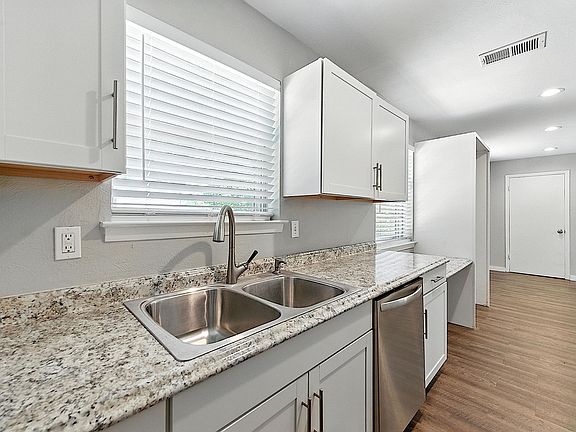 2nd image of 1115 Glenn Dr