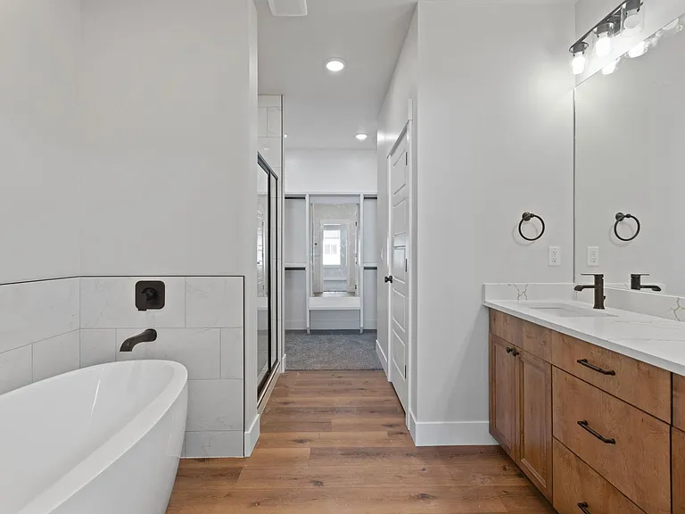656 Jeanine Dr — Photo 26