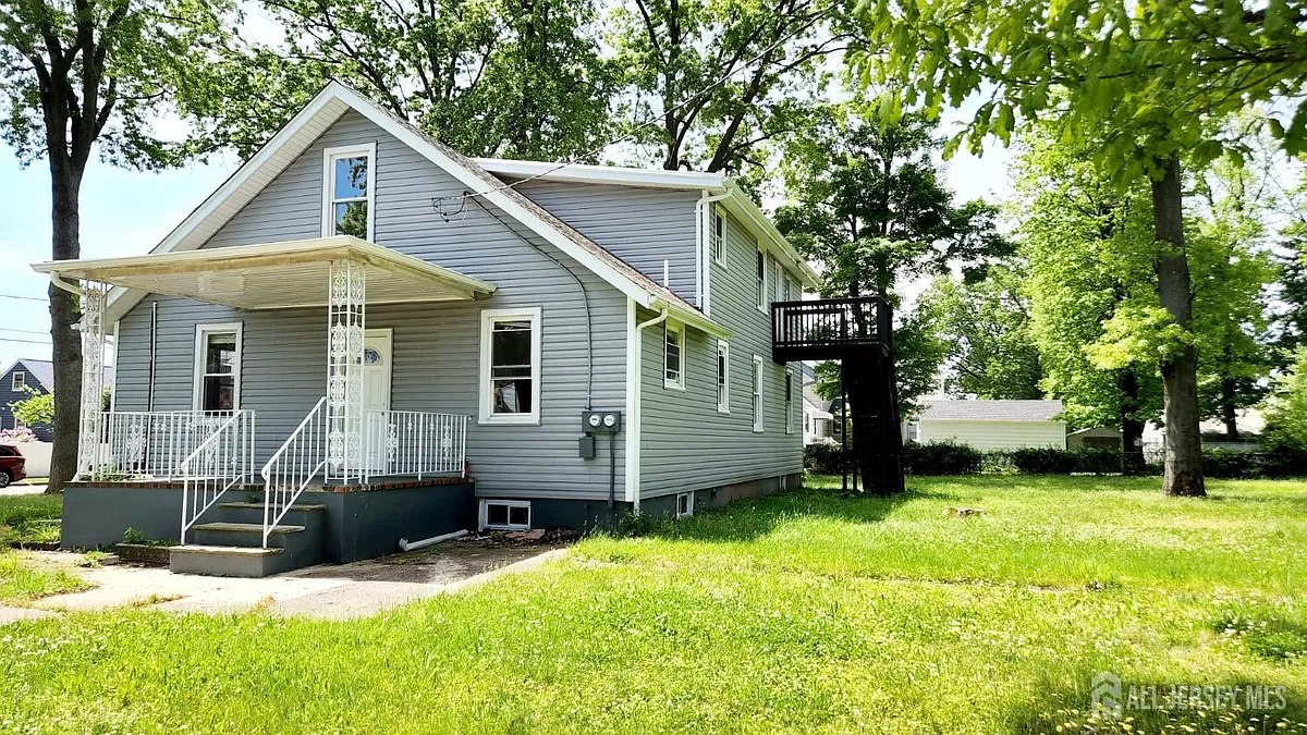Building Photo - 111 Demorest Ave #2