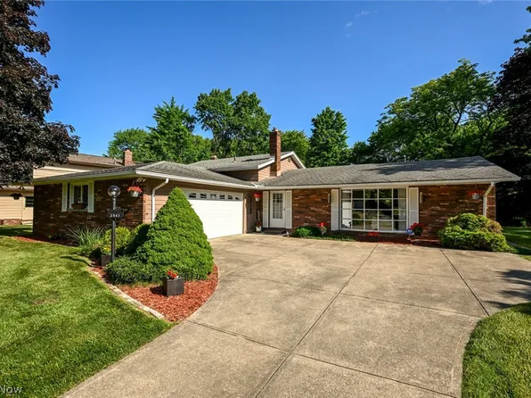 2947 Jasmine Dr, Seven Hills, OH 44131