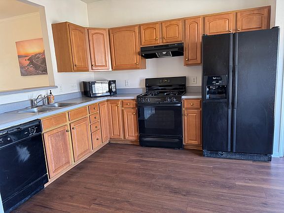 4th image of 989 Tiger Ln #989