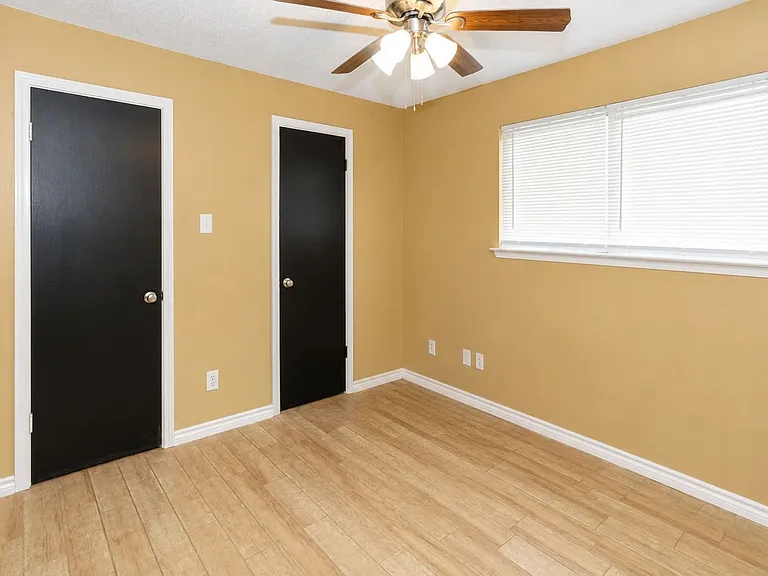 2213 Dickens Dr — Photo 12
