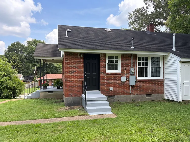 3293 Ashland St — Photo 1